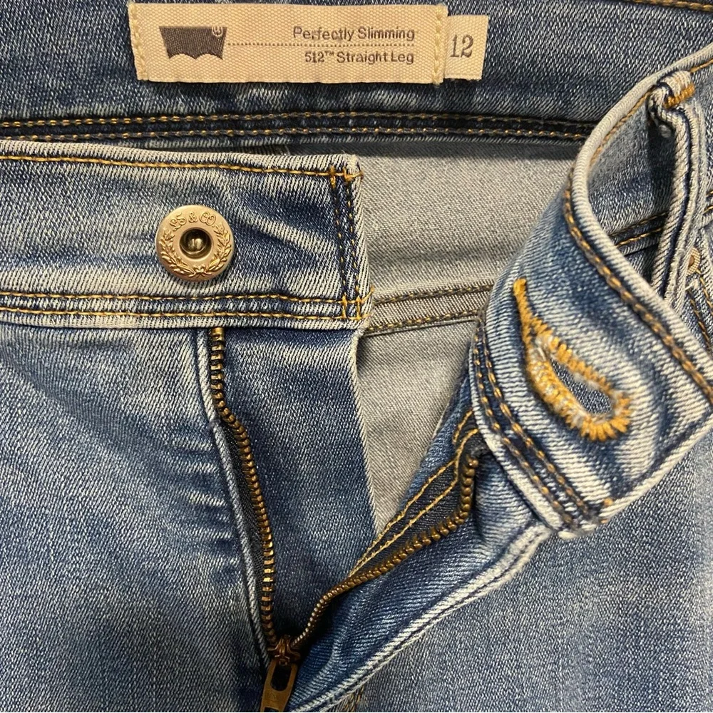 Levi’s Women’s Jeans Size 12 Perfectly Slimming Straight Leg Casual Comfort